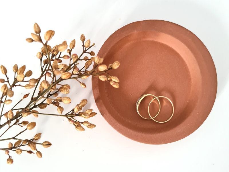 Terra cotta ring plate by Yahalomis